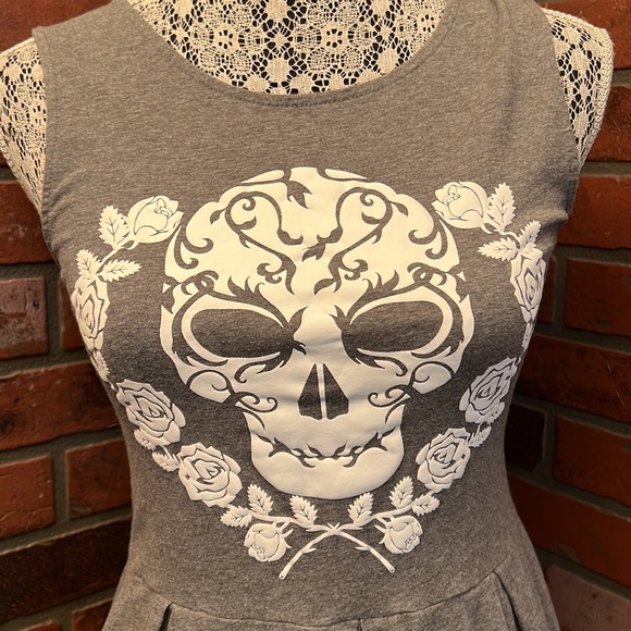 H&M's Divided Skull and roses dress - Picture 2 of 7